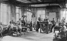 Interiör från snickeri- och borstbinderiverkstaden i Lindgrenska Trasskolan