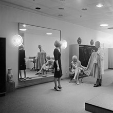 Körsnär Gunnar Christells butik i andra höghuset vid Sergelgatan