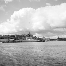 Utsikt över Saltsjön mot Danvikshem och Finnboda Varv