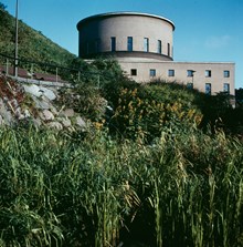 Observatorielunden mot Stockholms stadsbiblioteks södra fasad