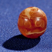 Medeltida bärnstenspärla