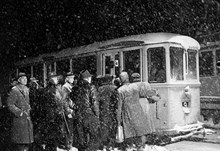 Vinter i Stockholm. Snöfall hindrar stockholmstrafik, spårvagnar och tåg står stilla