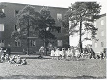 Midsommarfirande på Nybodahemmet, 1942