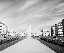 Tessinparken sedd mot nordost med omgivande bebyggelse