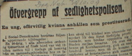 Svart trycktext på gulnat tidningspapper