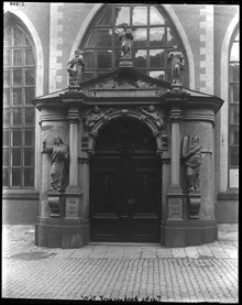 Tyska kyrkan, södra portalen, Svartmangatan 14