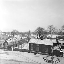 Ludvigsbergsgatan 16 och 12. Nuv. kv. Ludvigsberg. Tv. ligger Duvogränd. Riddarfjärden ses i fonden
