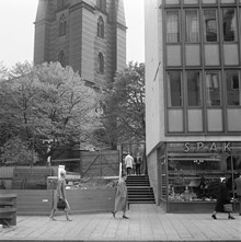 Klarabergsgatan. Ny trappa till Klara kyrka. T.v. Nils Ferlins Torg och t.h. Klarabergsgatan 37