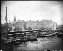 Fiskarhamnen: kajen vid Östra Slussgatan. I bakgrunden Slussplan.