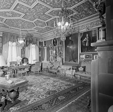 Greve Reinhold von Rosens salong. Huset vid Östermalmsgatan 45 byggdes 1884 och revs 1958