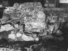 Foto på mur vid arkeologisk undersökning i Storkyrkobrinken
