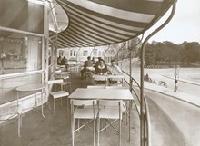 Restaurang Rotundan. Exteriör, terrassen i riktning Norra Bantorget.