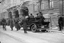 Polispiket utanför Folkets Hus, Barnhusgatan 12-14