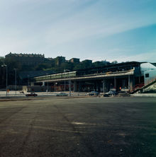 Ropstens nyöppnade tunnelbanestation. I fonden husen på Dianavägen i Hjorthagen