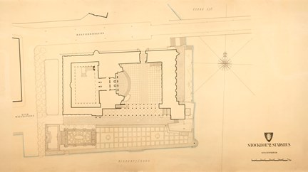 Ritning i stort format med situationsplan stadshuset i tusch på gulnat papper