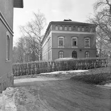 Experimentalfältet, Kungliga Lantbruksakademiens. Huvudbyggnaden, lantbrukslaboratoriet, från 1837-38, efter ritning av Fredrik Blom