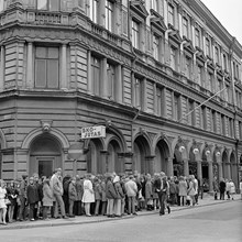 Regeringsgatan 74. Kö utanför Nalen