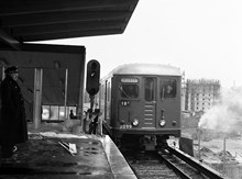 Tunnelbanetåg vid Råcksta tunnelbanestation 