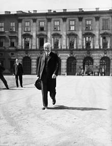 Yttre borggården, Kungliga slottet. Per Albin Hansson avgår som statsminister