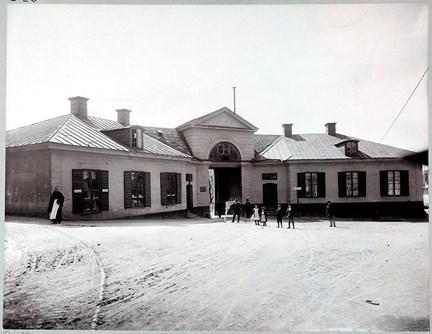 Tullhus med stadsport