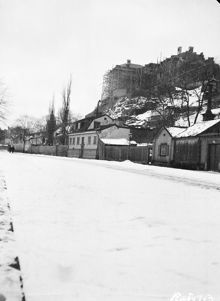 Tjärhovsgatan 63, 61 och 59 västerut. Navigationsskolan stod klar 1907. Nuv. Stigbergsparken
