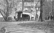 Motiv från Berzelii Park med vattenbutik. I bakgrunden Hamngatan