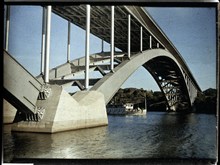 Västerbron med en ångbåt under brospannen