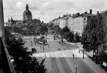 Odengatan västerut mot Odenplan, Karlbergsvägen och Gustaf Vasa kyrka med sin mäktiga kupol.