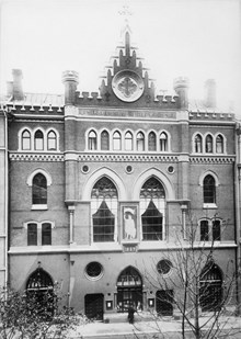 Frälsningsarméns tempel, gatufasad, Östermalmsgatan 69
