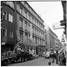 Nybrogatan norrut med biografen Astoria