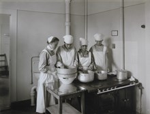 Sällskapet barnavård - elever lär sig matlagning