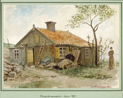 Ett gammalt ruckel till trähus med alla möbler utanför i en hög