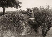 Skulpturen Tänkaren på Waldemarsudde