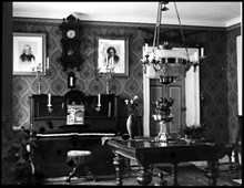 Högbergsgatan 51. Salen med piano
