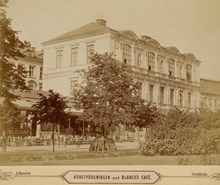 Blanch´s Café, Konstföreningen. Gatlykta på torg. Bolinders produkt.