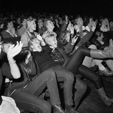 Biblioteksgatan 26, Biograf Anglais. Publik i extas under Tommy Steeles konsert