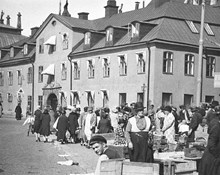 Torghandel vid Munkbron. I bakgrunden huset Munkbron 1