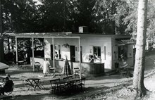 Mälarhöjdens friluftsbad: Serveringspaviljongen i augusti 1939