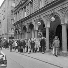 Regeringsgatan 74. Kö utanför Nalen