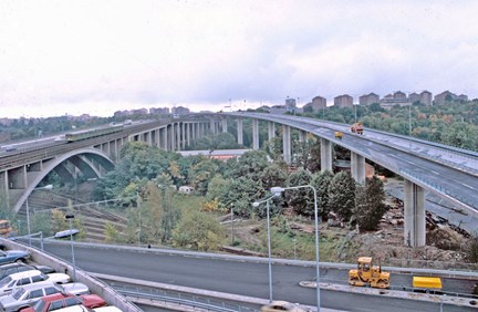 Nya Johanneshovsbron . Taget från Åhléns våning 7