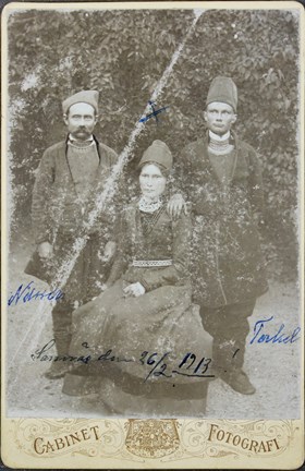 Fotografi av samiska aktivisterna Torkel Tomasson, Elsa Laula och Johan Enok Nilsson