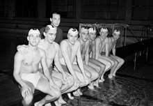 Medborgarplatsen 6, Forsgrenska badet. SSK:s segrande vattenpololag: Gunnar Hemström, Åke Rosenbladh, Arthur Eriksson, "Robban" Andersson, Åke Julin, Olle Westin, Gunnar Westin samt Percy Newton