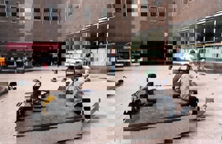 Skateboardåkare vid Malmskillnadsgatan