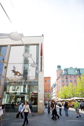 Fredrika Bremers litterära skylt på Sergelgatan 33.
