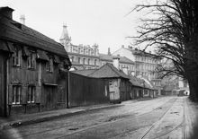 Humlegårdsgatan västerut mot Engelbrektsplan. T.v. Humlegårdsgatan 31-35, kv. Sperlingens Backe och kv. Träskbacken. Nuvarande kv. Landbyska Verket. I fonden ligger Birger Jarlsgatan 29-33