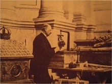 Antropolog Carl Magnus Fürst undersöker skeletten från Magnus Ladulås grav i Riddarholmskyrkan