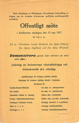 Tryckt text på gult papper