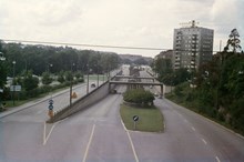 Drottningholmsvägen sedd västerut mot Lindhagensplan. Under Essingeledens anläggning