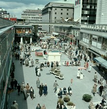 Trafiklekskola på Sergelgatan. Vy norrut mot Hötorget