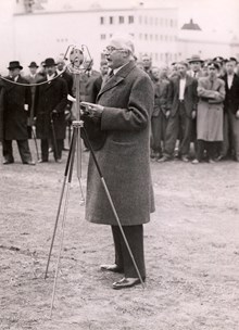Kristinebergs Idrottsplats invigs. Invigningstal av borgarrådet Oscar Larsson, 25 maj 1933